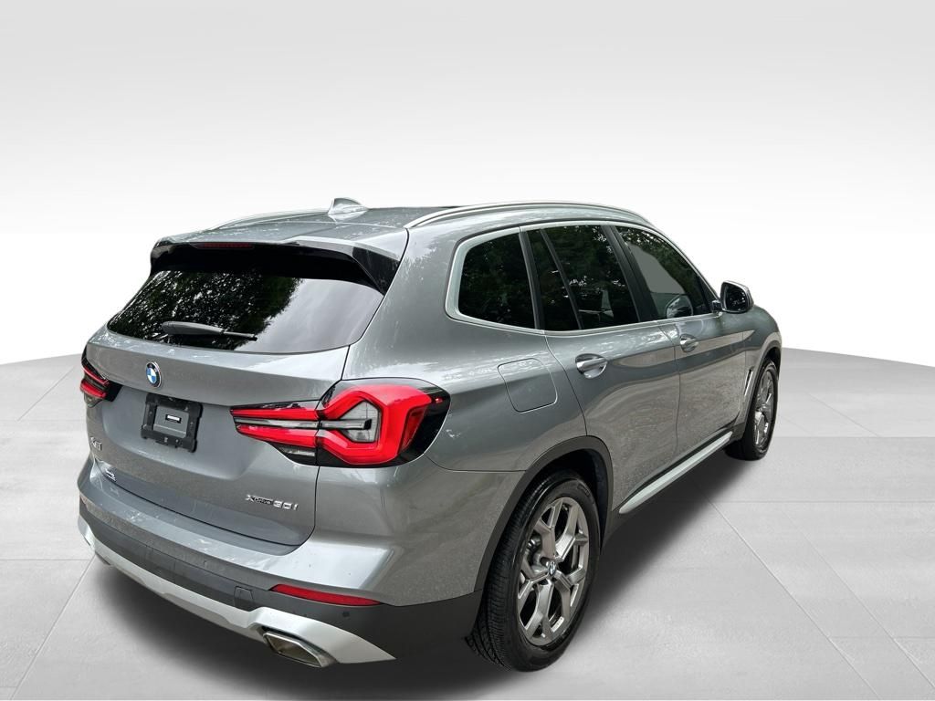 Used 2023 Gray BMW xDrive30i image 5