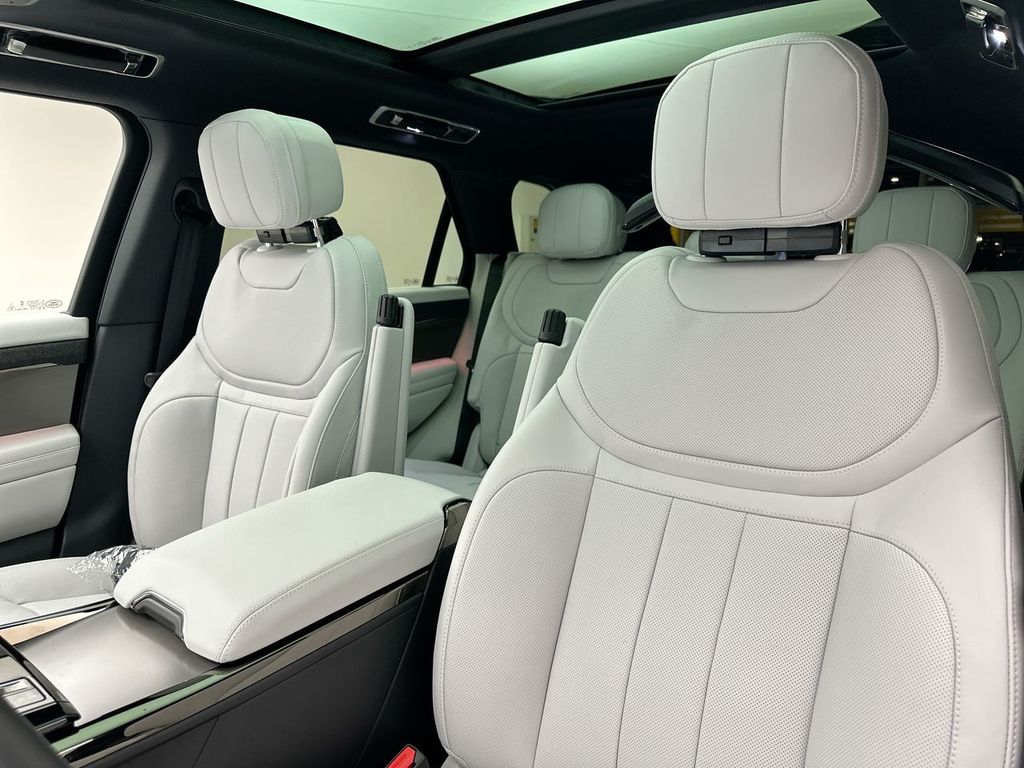Thumbnail: 2026 Land Rover Range Rover Sport - 10