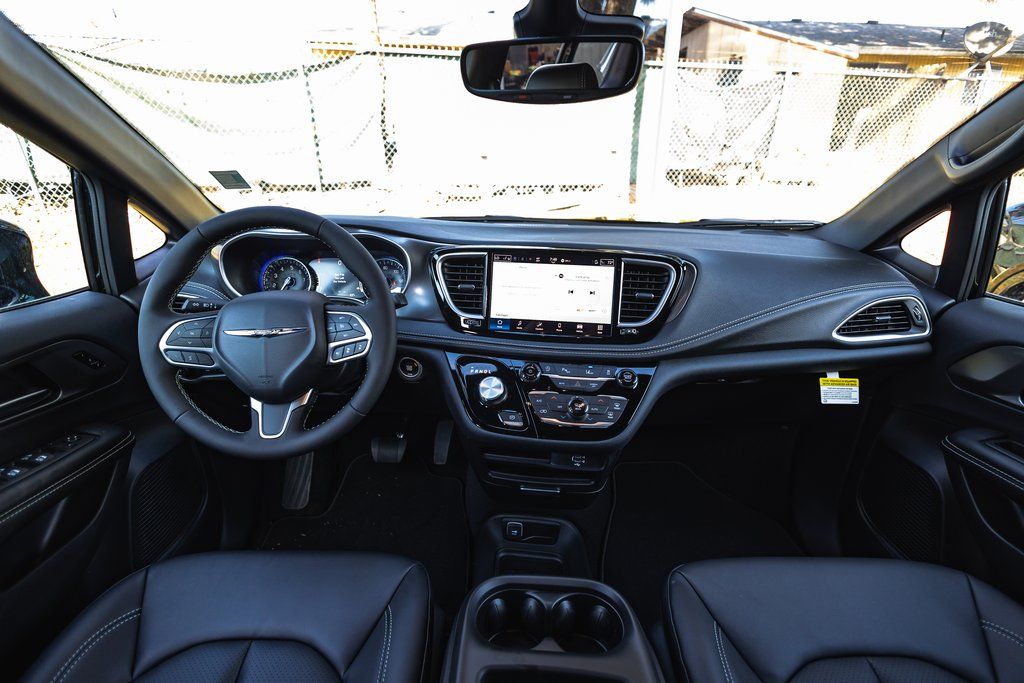 2026 Chrysler Pacifica Select thumbnail 21