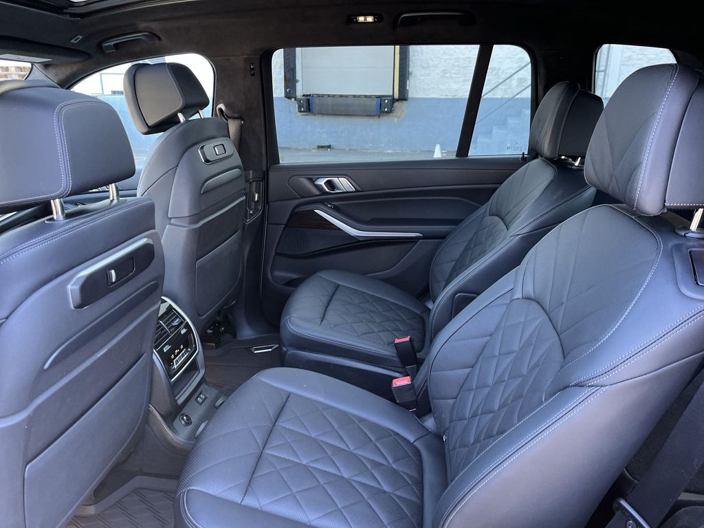Thumbnail: 2024 BMW X7 - 23