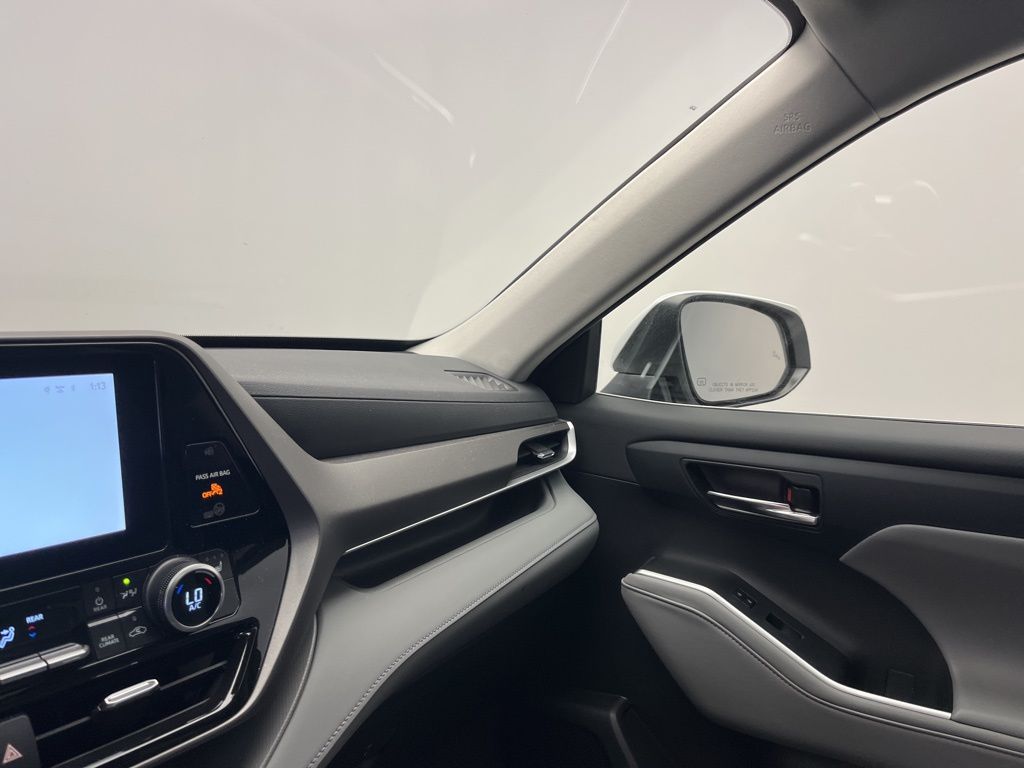 Thumbnail: 2023 Toyota Highlander - 20