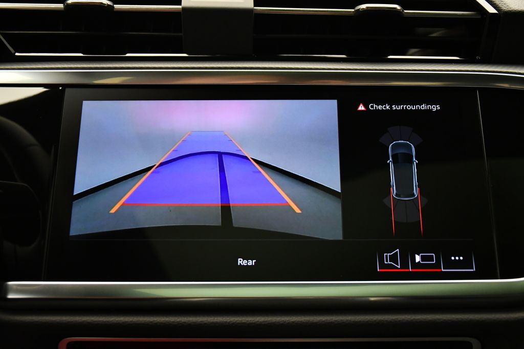 Thumbnail: 2025 Audi Q3 - 27