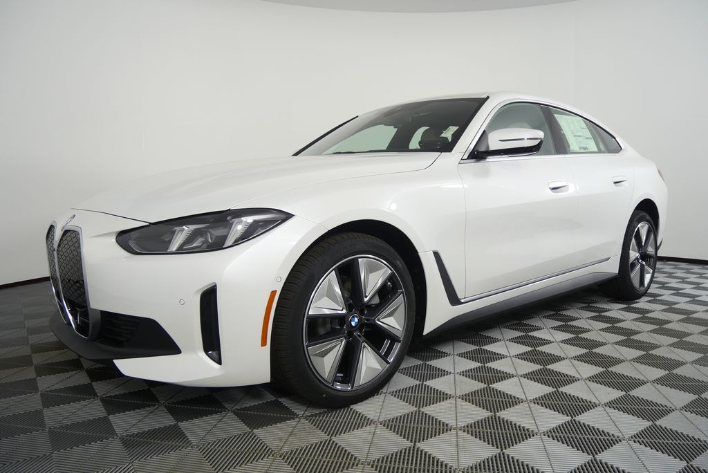 Thumbnail: 2025 BMW i4 - 8