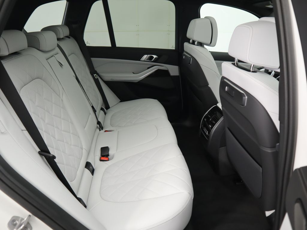 Thumbnail: 2026 BMW X5 - 23