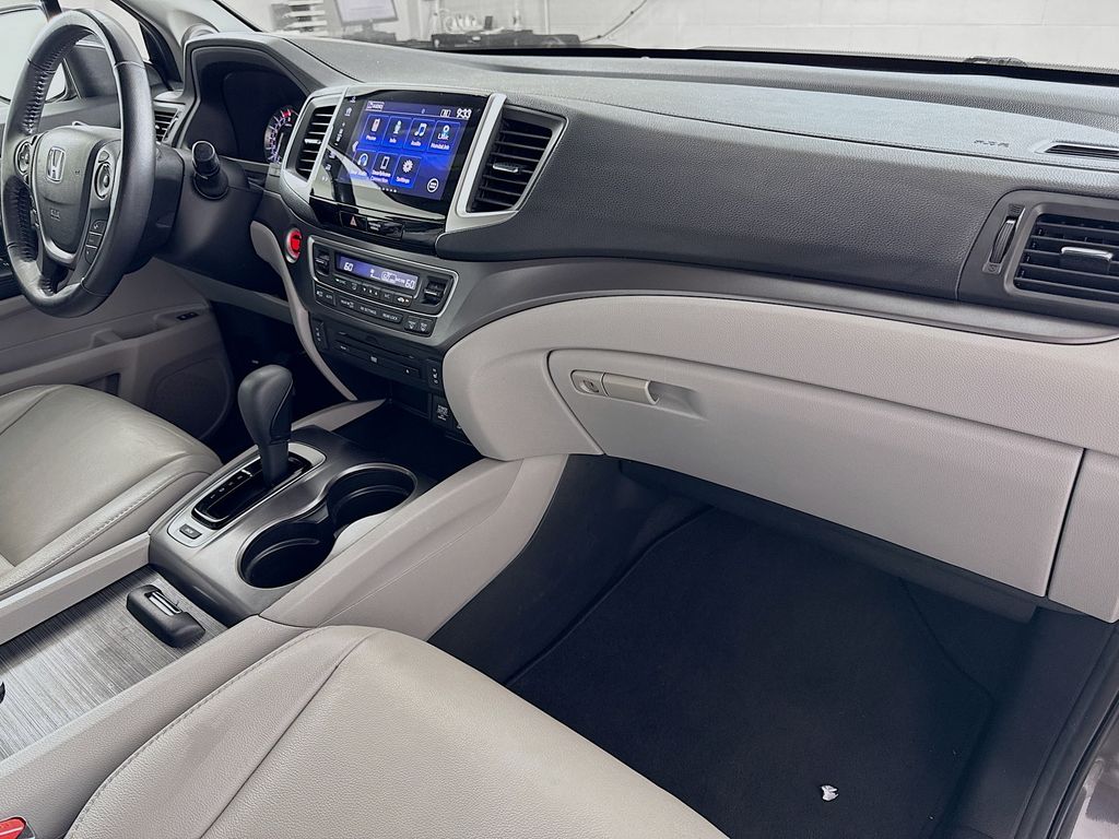 Thumbnail: 2018 Honda Pilot - 29