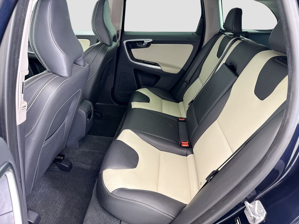 Thumbnail: 2017 Volvo XC60 - 20