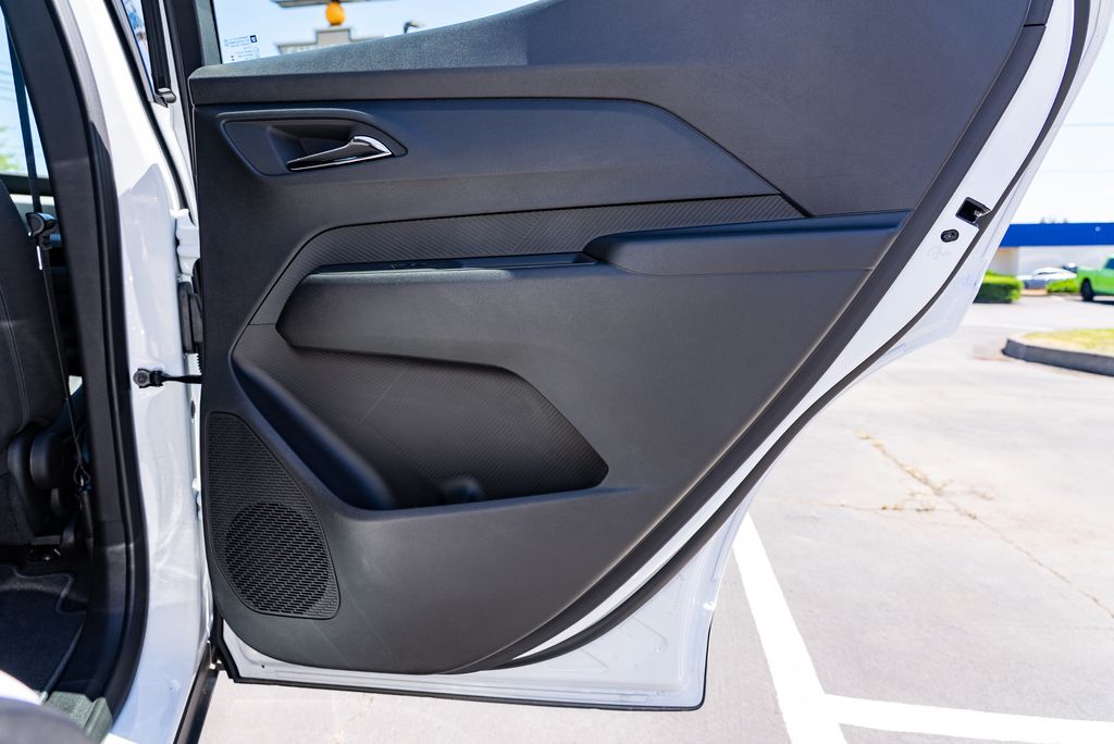 2027 Chevrolet Bolt LT - Photo 27