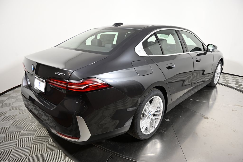 Thumbnail: 2025 BMW 5 Series - 5