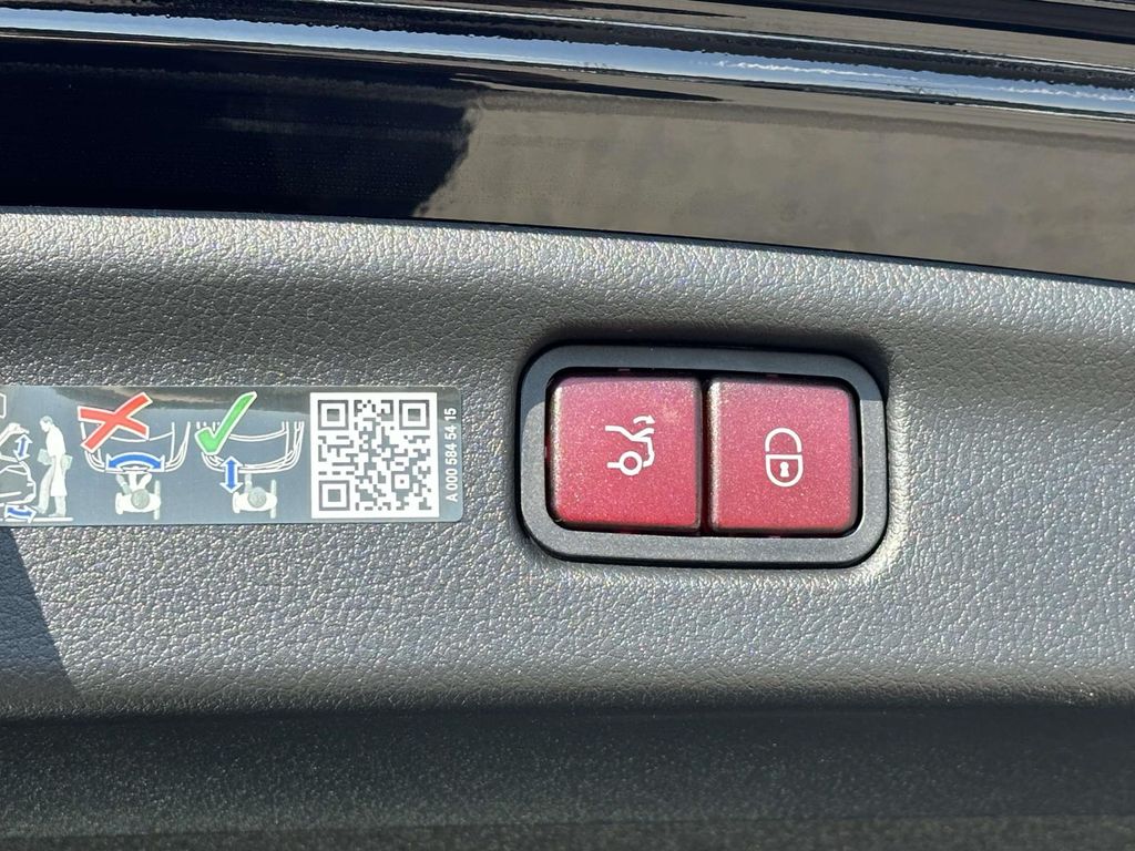 2025 Mercedes-Benz C-Class C 300 22