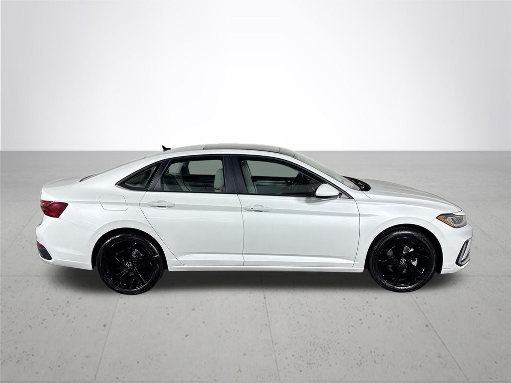 2025 Volkswagen Jetta 1.5T SE photo 4