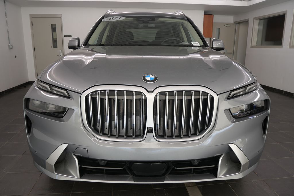 2023 BMW X7 xDrive40i 8