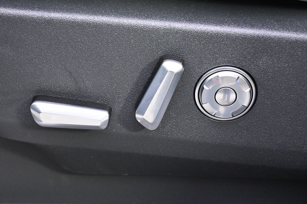 New 2026 White Lincoln Reserve image 14