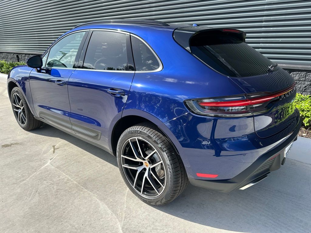 2025 Porsche Macan  4