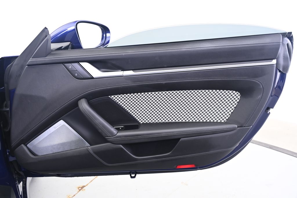 Thumbnail: 2024 Porsche 911 - 16