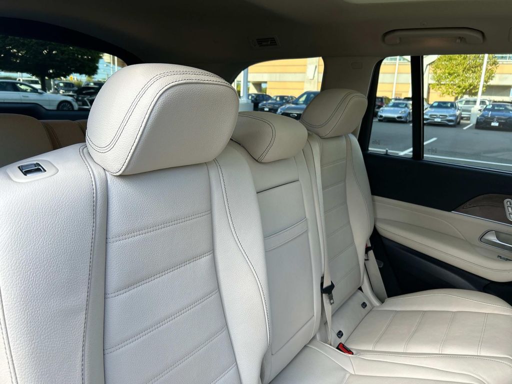 Thumbnail: 2022 Mercedes-Benz GLS - 27