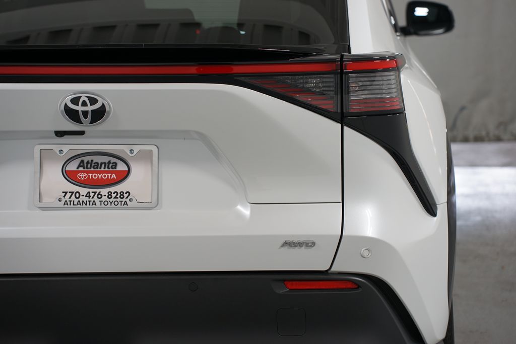 Thumbnail: 2024 Toyota bZ4X - 10