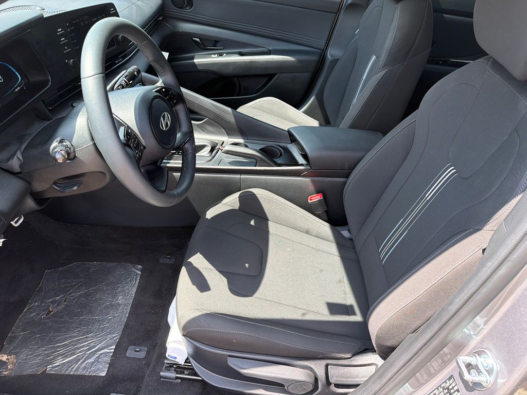 2026 Hyundai Elantra SEL Sport - Photo 9