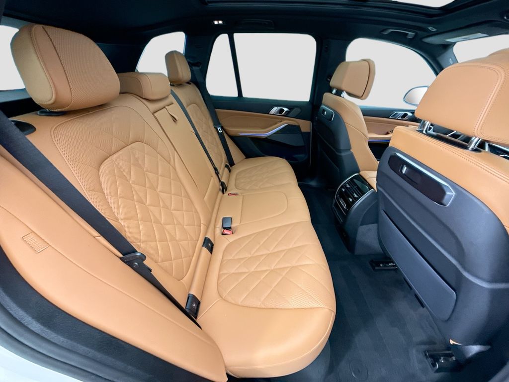 Thumbnail: 2026 BMW X5 - 21