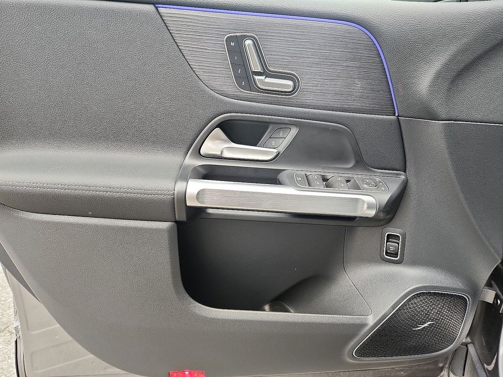 Thumbnail: 2023 Mercedes-Benz EQB - 12