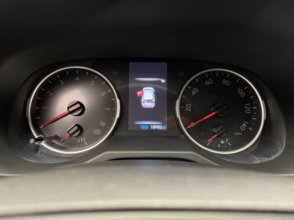 2022 Toyota RAV4 LE 23