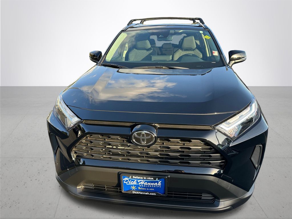 2025 Toyota RAV4 Hybrid XLE photo 3