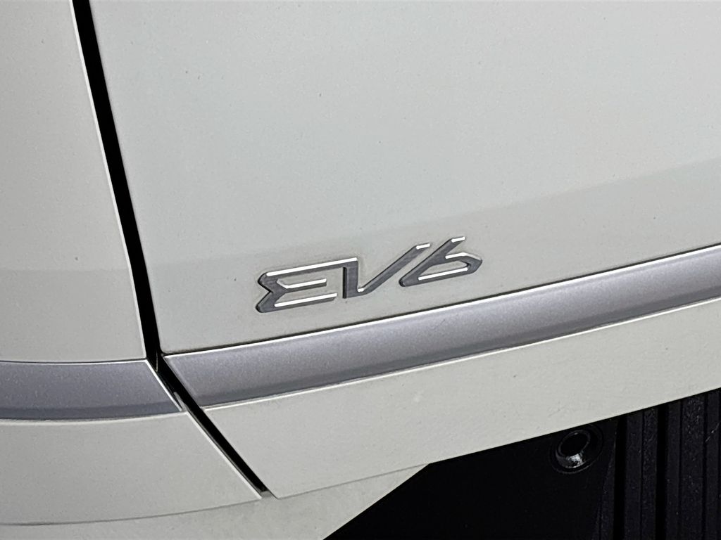 2024 Kia EV6 Light