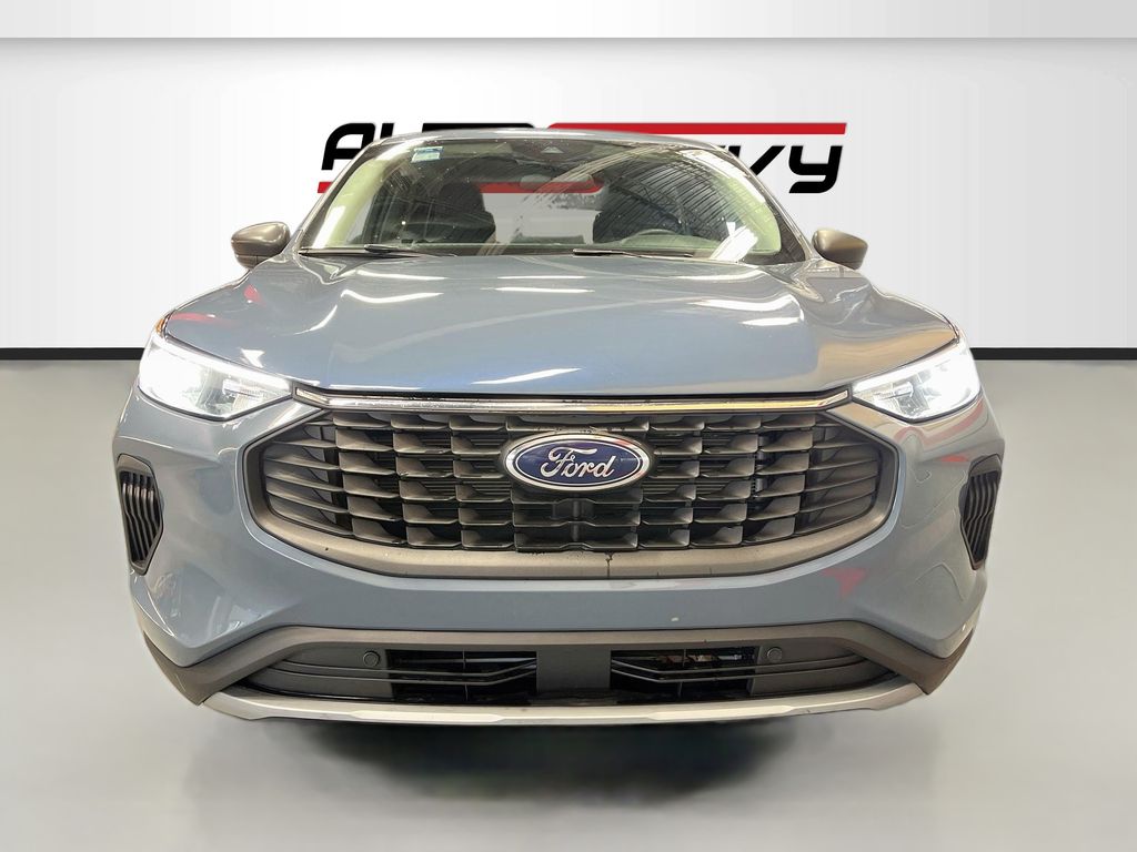 Used 2023 Vapor Blue Ford Active image 2