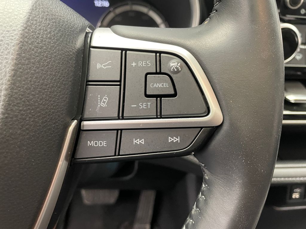 2022 Toyota Highlander XLE 23