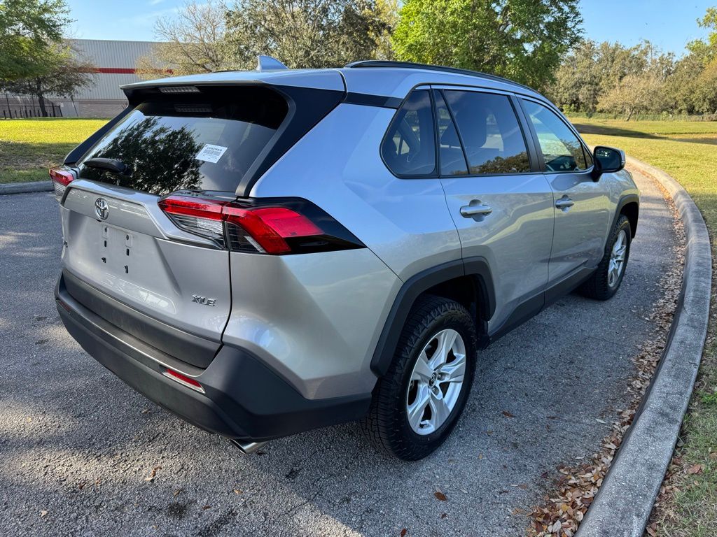 2021 Toyota RAV4 XLE 5