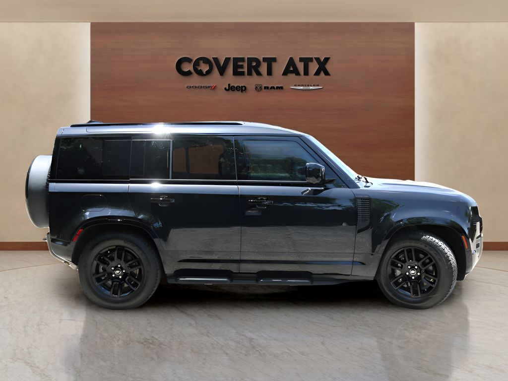 Used 2025  Land Rover X-Dynamic SE image 6