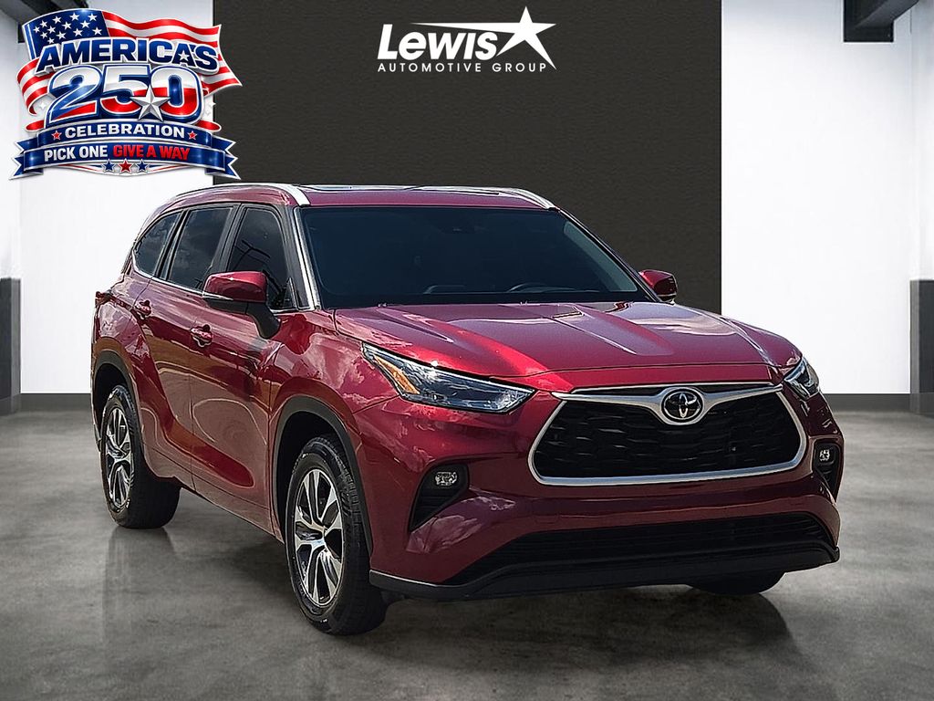 Used 2023 Toyota Highlander XLE For Sale in Farmington, AR