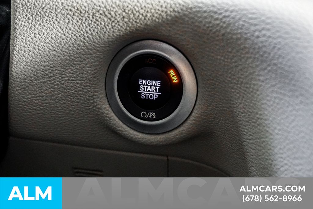 Used 2023 Black Chrysler Touring L image 29