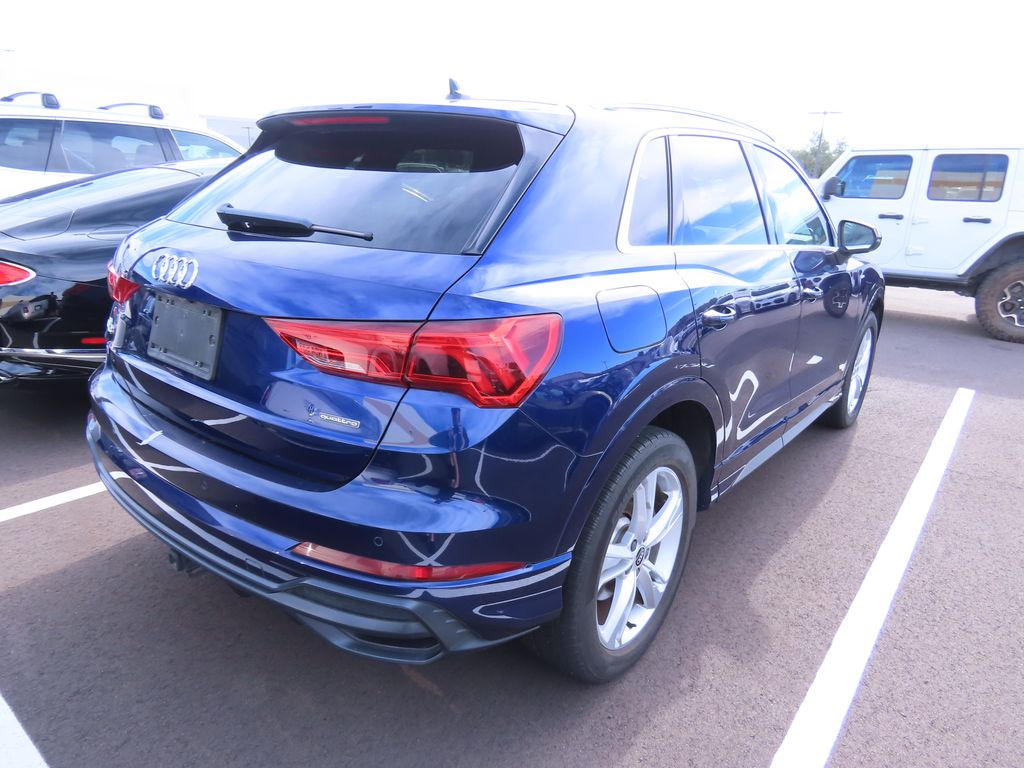 Thumbnail: 2021 Audi Q3 - 3