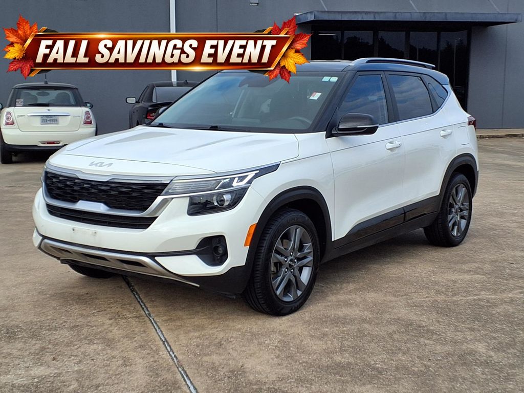 2023 Kia Seltos S White at DeMontrond Auto Country