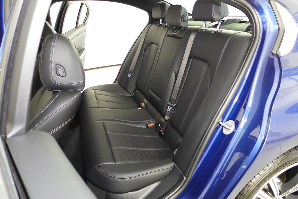 2024 BMW 3 Series 330i xDrive 21