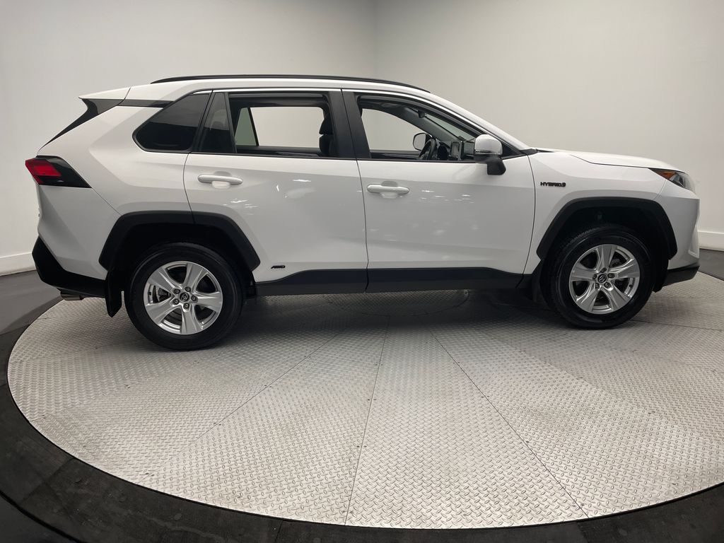 2021 Toyota RAV4 XLE 4