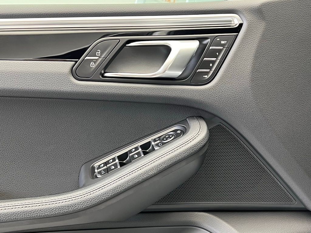 2024 Porsche Macan  19