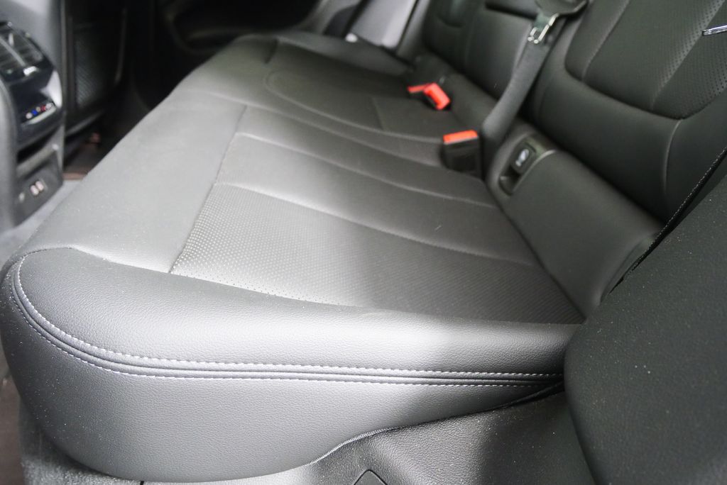 Thumbnail: 2023 BMW X4 - 12