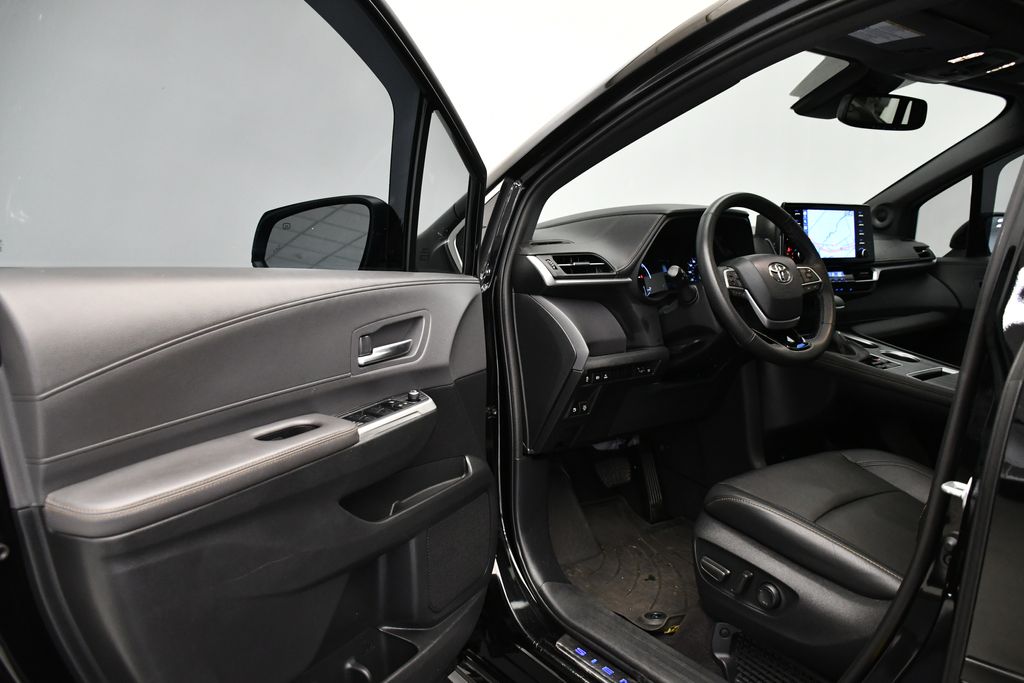 2023 Toyota Sienna XSE 29