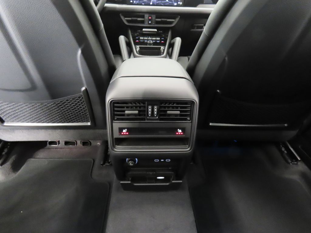 Thumbnail: 2026 Porsche Cayenne - 31