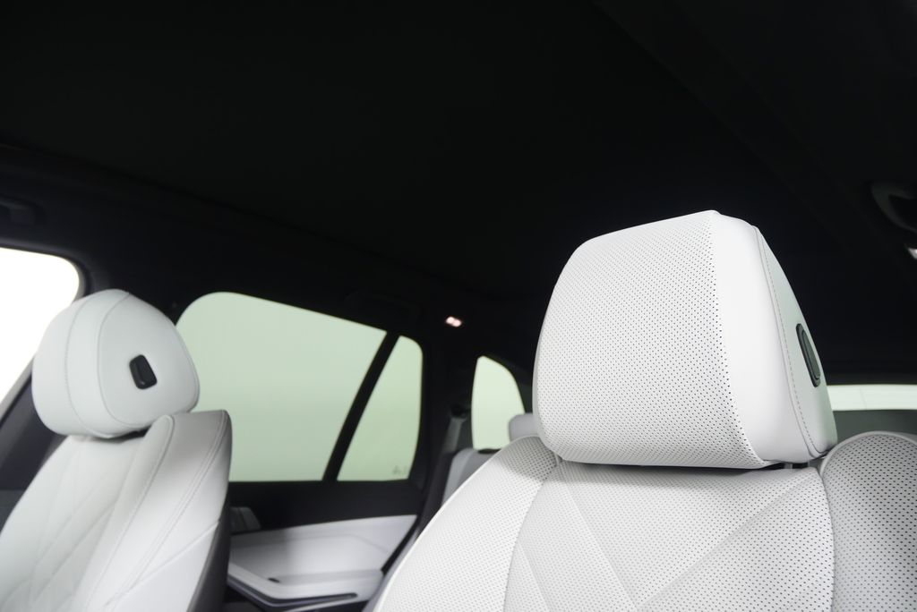 2026 BMW X5 xDrive40i 12