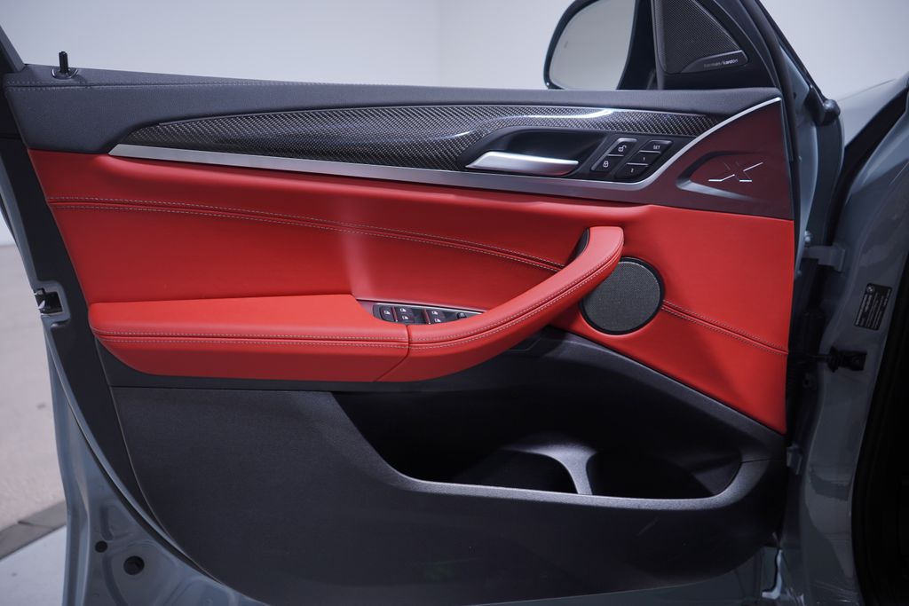 Thumbnail: 2025 BMW X4 - 16