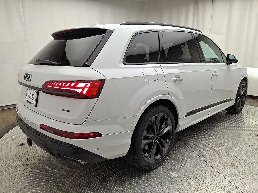 Thumbnail: 2026 Audi Q7 - 3