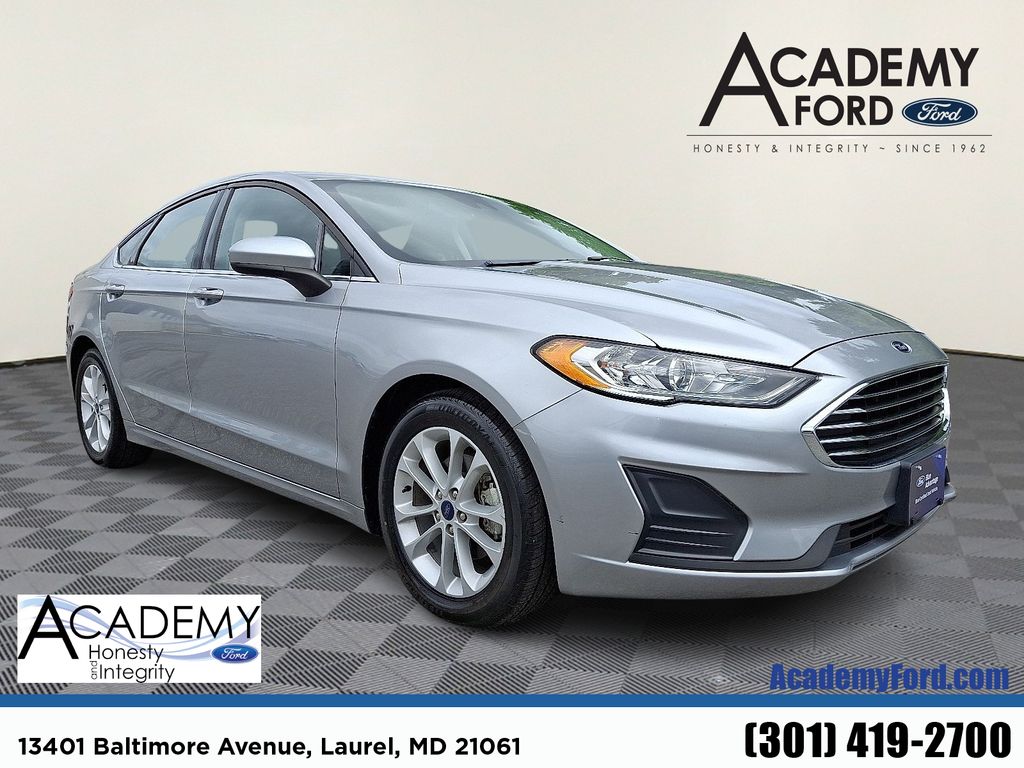 Iconic Silver Metallic 2020 Ford Fusion SE FWD Sedan Front-Wheel Drive 6-Speed Automatic
