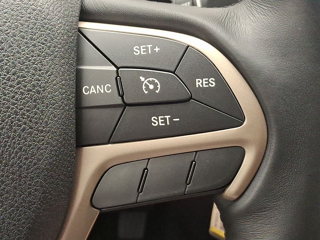 Thumbnail: 2015 Jeep Cherokee - 21