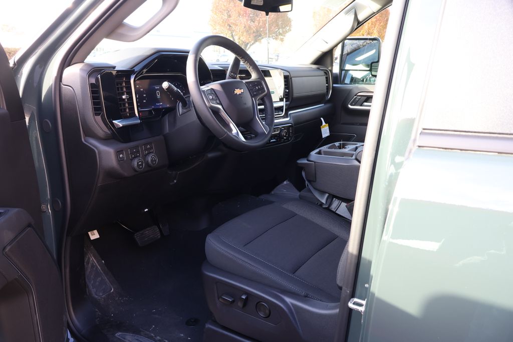 Thumbnail: 2026 Chevrolet Silverado 2500 - 13