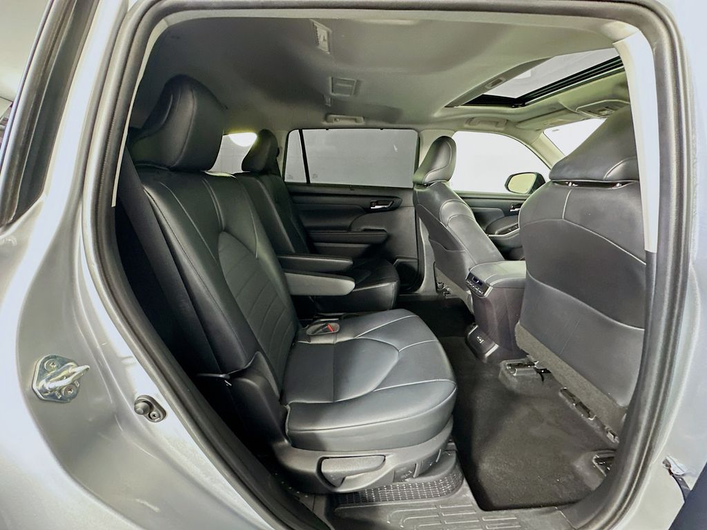 Thumbnail: 2022 Toyota Highlander - 27