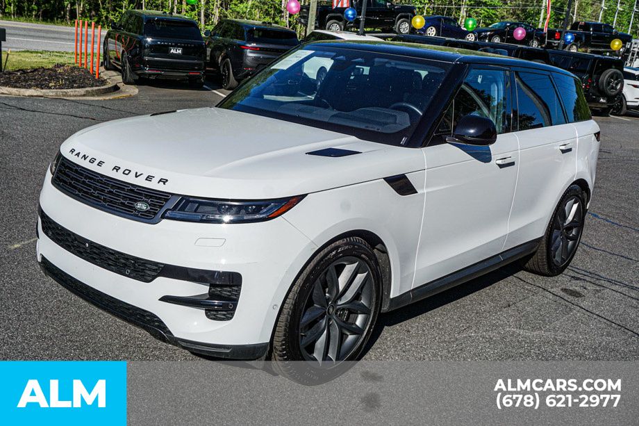 Used 2023 White Land Rover SE image 15