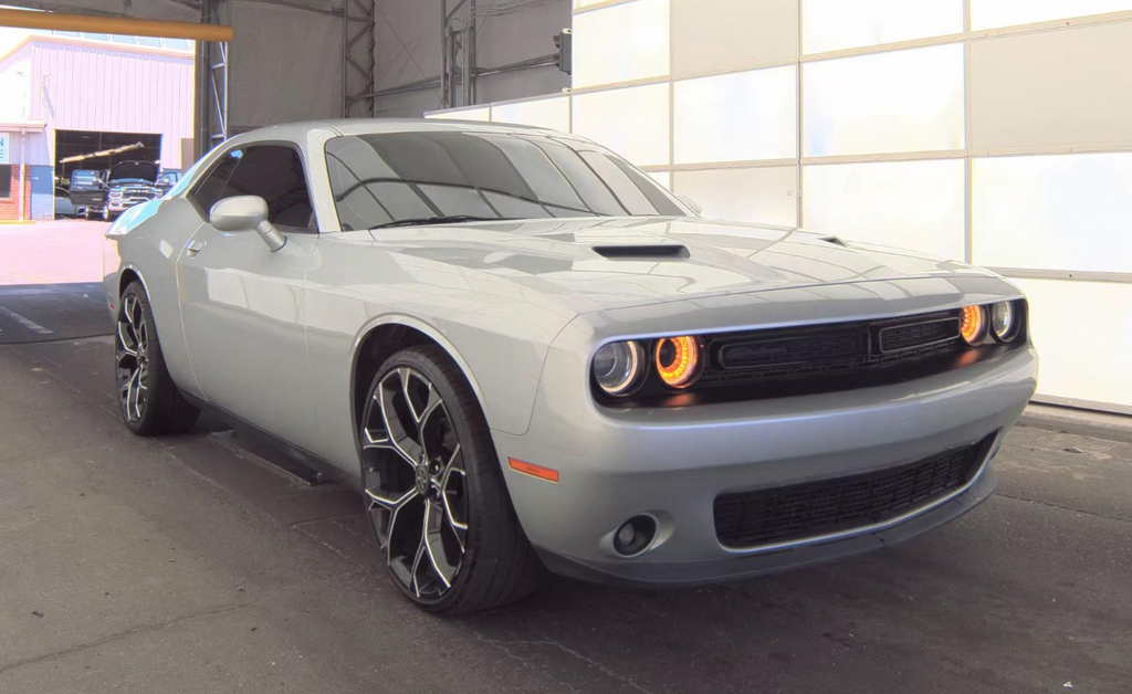Triple Nickel Clearcoat 2019 Dodge Challenger SXT RWD Coupe Rear-Wheel Drive 8-Speed Automatic