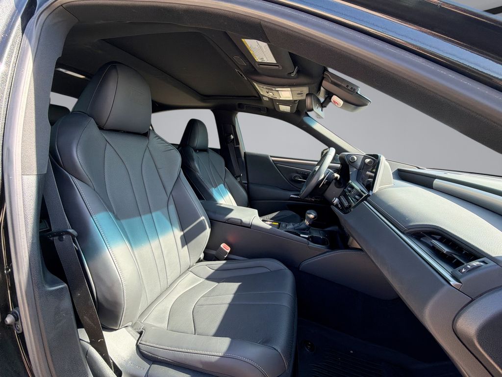 Thumbnail: 2024 Lexus ES - 16